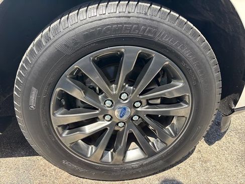 Used 2019 Ford Expedition Limited w/ Equipment Group 301A RWD image 8