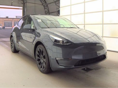 Used 2023 Tesla Model Y Long Range AWD/4WD image 4