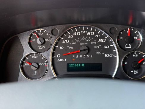 Used 2013 Chevrolet Express 2500 RWD image 27