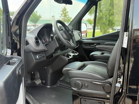 Used 2024 Mercedes-Benz Sprinter 2500 image 11