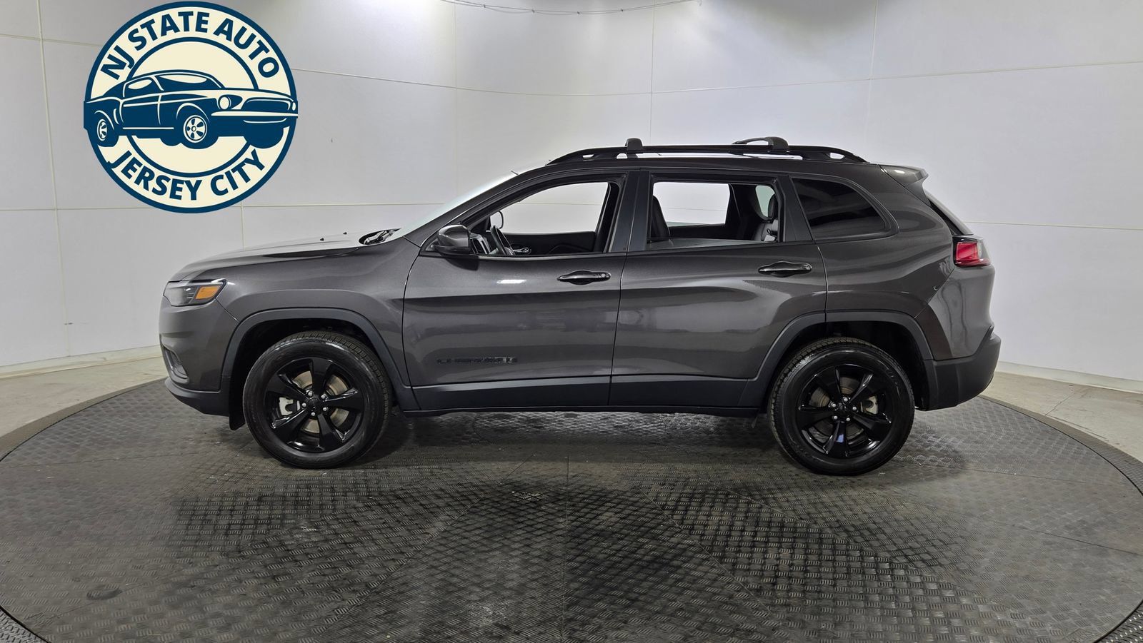 Used 2021 Jeep Cherokee Latitude Plus w/ Sun & Sound Group AWD/4WD image 4