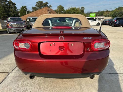 Used 2011 MAZDA MX-5 Miata Grand Touring w/ Premium Pkg image 17