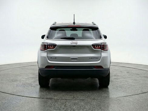 Used 2025 Jeep Compass Limited image 7