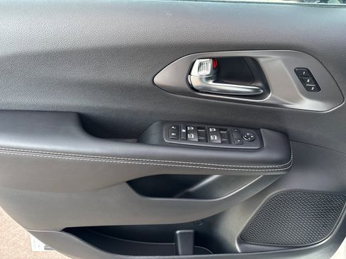 New 2026 Chrysler Pacifica Select image 13