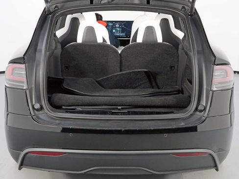 Used 2022 Tesla Model X Plaid image 10