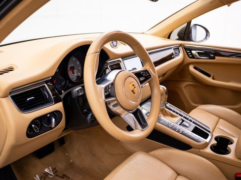 Used 2015 Porsche Macan S image 4