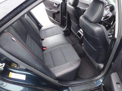 Used 2017 Toyota Camry SE image 11