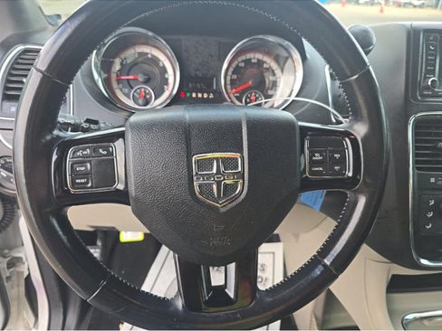 Used 2019 Dodge Grand Caravan SXT FWD image 10