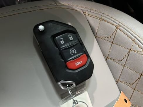 Used 2023 Jeep Gladiator Overland image 42