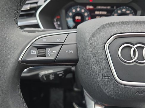 Used 2025 Audi Q3 2.0T Premium w/ Convenience Package image 16