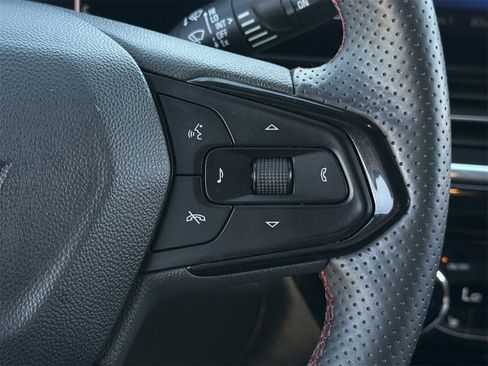 Certified 2025 Chevrolet Trax RS w/ Sunroof Package image 14