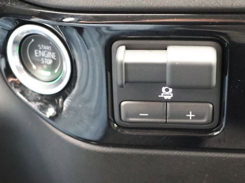 Used 2025 Chevrolet Silverado 2500 LT w/ Convenience Package image 20