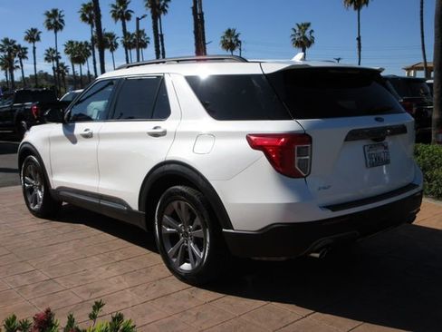 Certified 2022 Ford Explorer XLT w/ Equipment Group 202A image 2