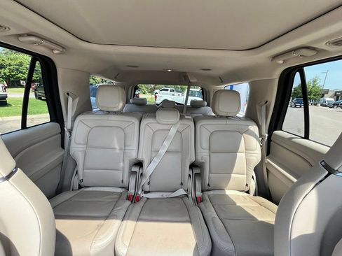 Used 2021 Lincoln Navigator Reserve w/ Luxury Package AWD/4WD image 14