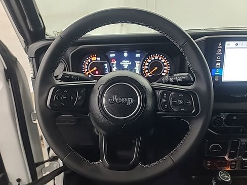 Used 2025 Jeep Wrangler Unlimited Rubicon AWD/4WD image 30