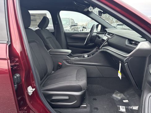 New 2025 Jeep Grand Cherokee Laredo X w/ Luxury Tech Group I image 9