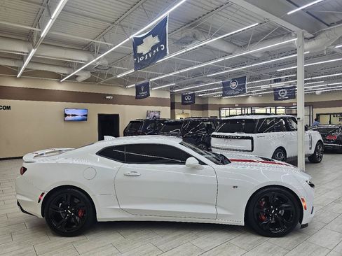 Used 2019 Chevrolet Camaro SS RWD image 5