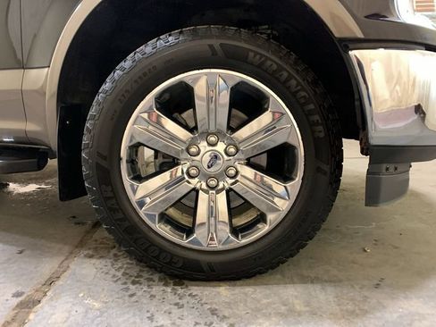 Used 2018 Ford F150 Lariat w/ Equipment Group 502A Luxury AWD/4WD image 9