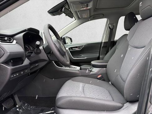 Used 2025 Toyota RAV4 XLE w/ Convenience Package image 11