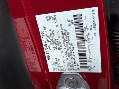 New 2025 Lincoln Nautilus Premier image 17