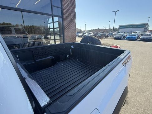 Used 2020 Toyota Tacoma TRD Off-Road image 12