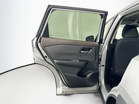 Used 2023 Nissan Rogue SV image 25