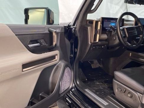Used 2025 GMC Hummer EV 2X image 30