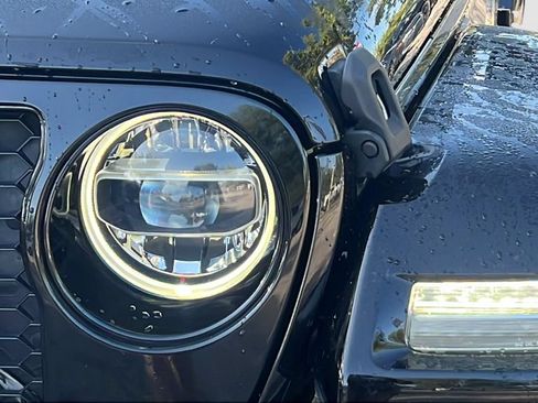 Used 2021 Jeep Gladiator Overland AWD/4WD image 11