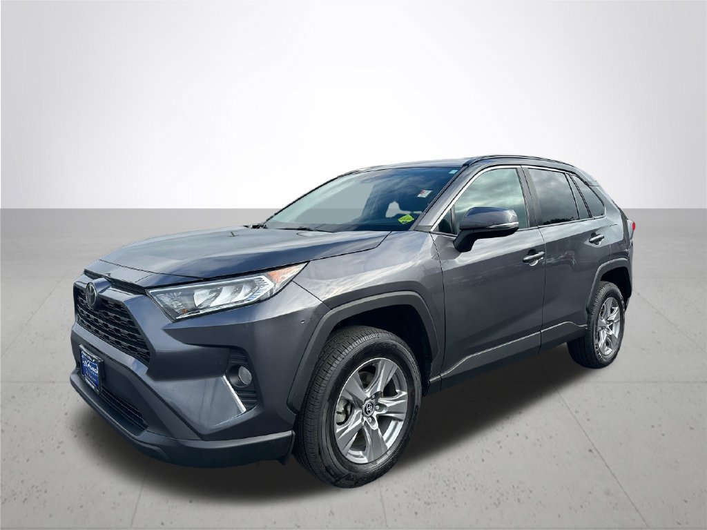 Used 2021 Toyota RAV4 XLE AWD/4WD image 2