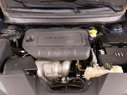 Used 2020 Jeep Cherokee Latitude w/ Cold Weather Group image 19