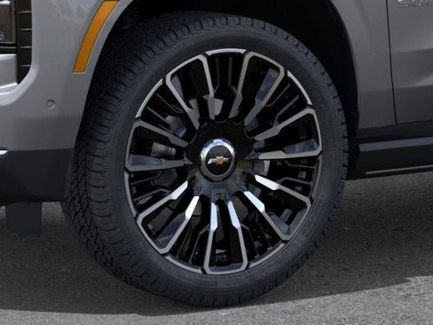 New 2026 Chevrolet Suburban High Country image 9
