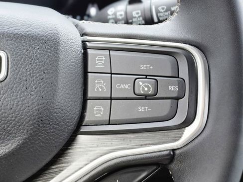 Used 2024 Jeep Wagoneer L Series II image 18