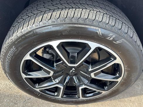 Certified 2024 Chevrolet Suburban RST image 11