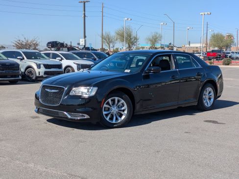 Used 2021 Chrysler 300 Touring image 31