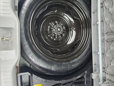 Used 2009 Pontiac Vibe w/ Preferred Package image 22