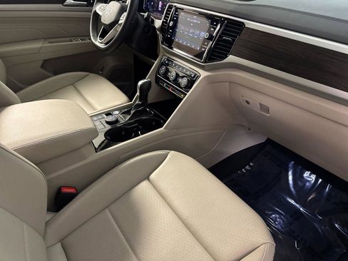 Used 2023 Volkswagen Atlas SE w/ Black Wheel Package image 16