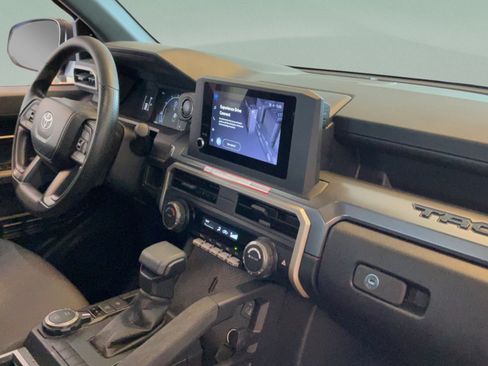 Certified 2025 Toyota Tacoma SR5 AWD/4WD image 28