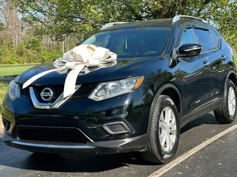 Used 2015 Nissan Rogue SV image 1