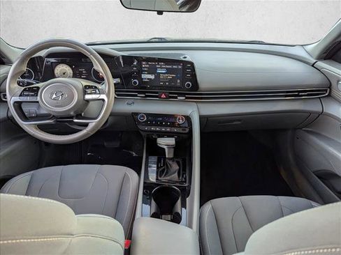 Certified 2022 Hyundai Elantra SEL w/ Convenience + Premium Package image 17