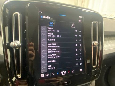 Certified 2025 Volvo XC40 B5 Plus image 21