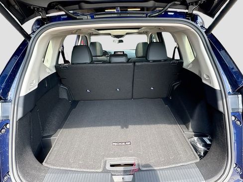 Used 2025 Nissan Rogue SV w/ SV Premium Package image 22