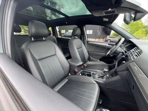 Certified 2022 Volkswagen Tiguan SE R-Line AWD/4WD image 22