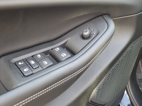 Used 2025 Jeep Grand Cherokee Laredo image 19