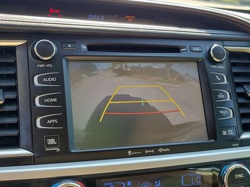 Used 2019 Toyota Highlander Limited FWD image 30