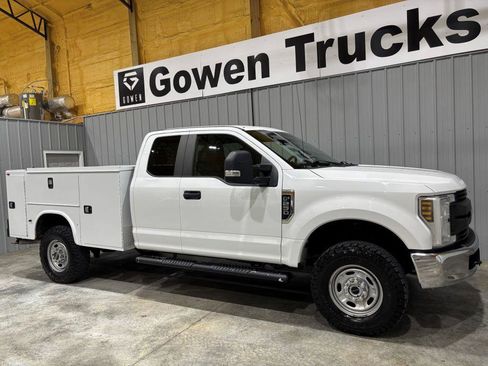 Used 2018 Ford F250 XL w/ Power Equipment Group AWD/4WD image 3