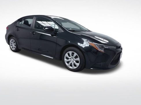 Used 2021 Toyota Corolla LE w/ Carpet Mat Package (TMS) FWD image 2