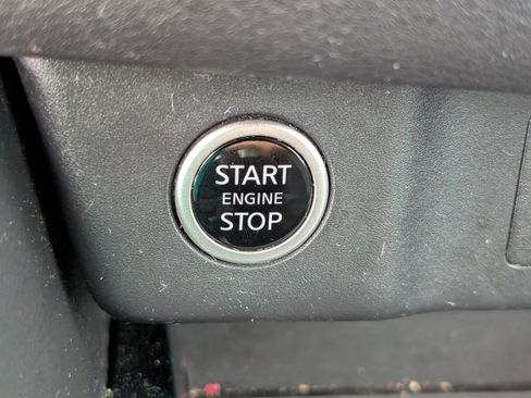 Used 2023 Nissan Rogue SV image 18