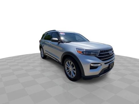 Used 2022 Ford Explorer XLT w/ Equipment Group 202A RWD image 4