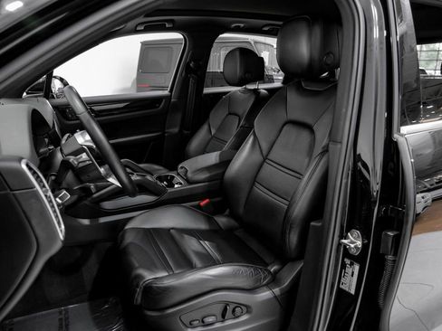 Used 2022 Porsche Cayenne image 6