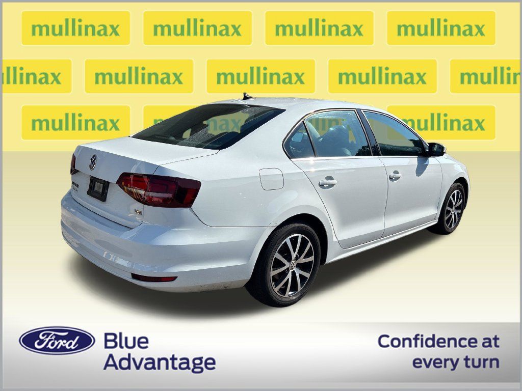 Used 2017 Volkswagen Jetta SE FWD image 2
